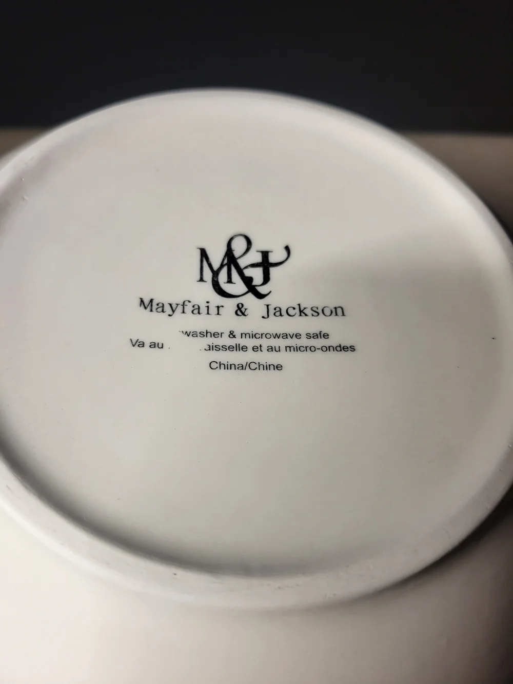 Mayfair & Jackson Two-Tone Ceramic Serving Bowl – White & Vibrant Red Interior - Picture 6 of 6